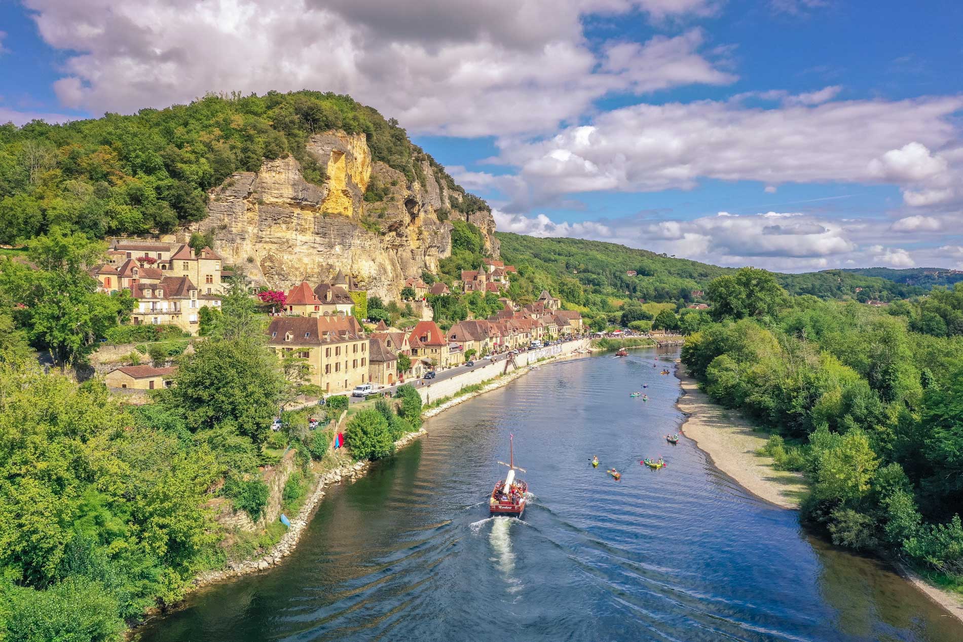 La Roque-Gageac village by the river
