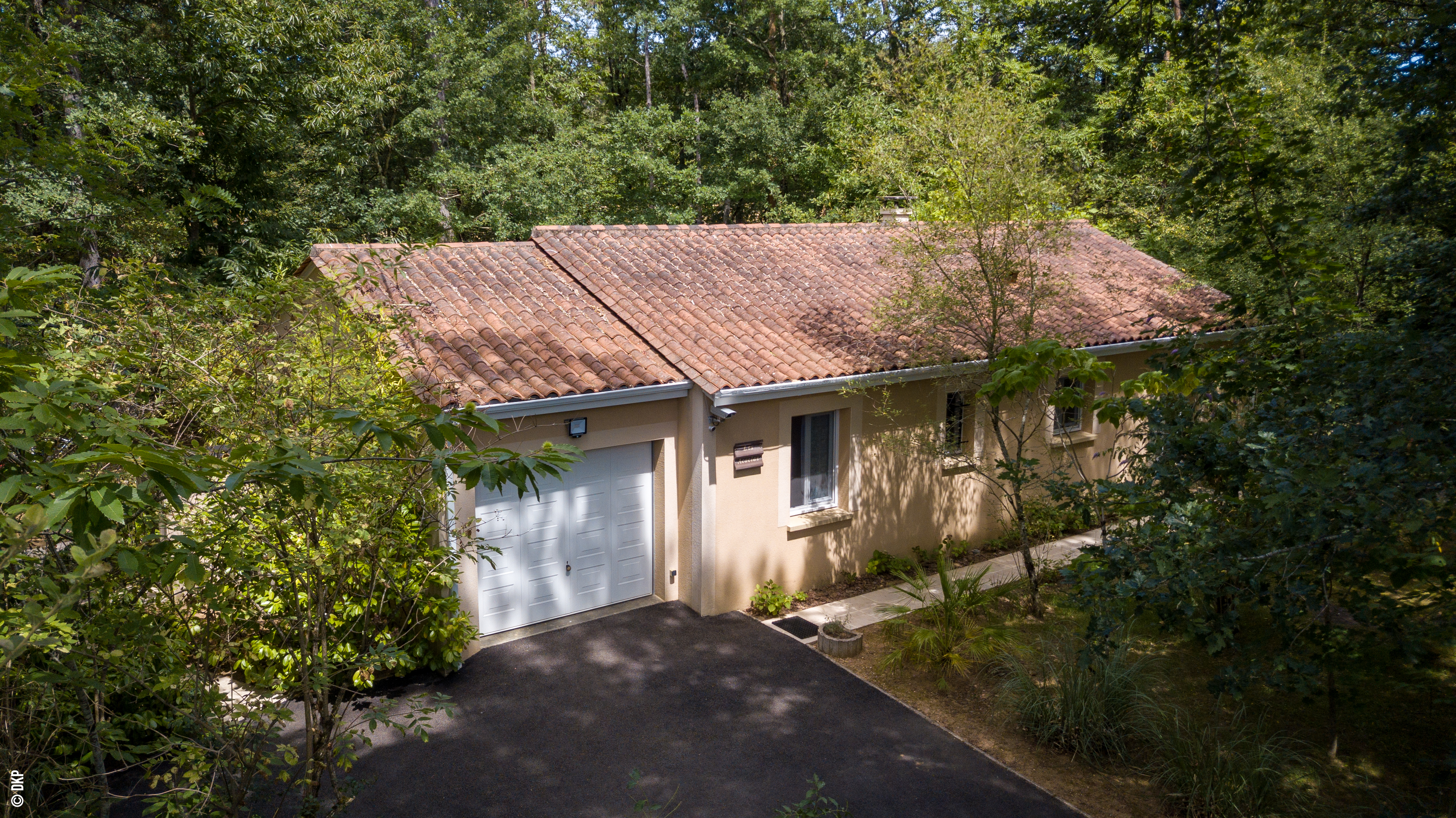 Top front view of Les Acacias